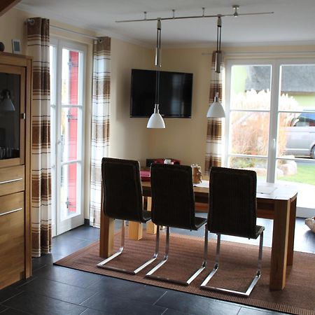 Fischer'S Ferienhaus Ruegen Mit Sauna Und Kamin Ummanz Bagian luar foto