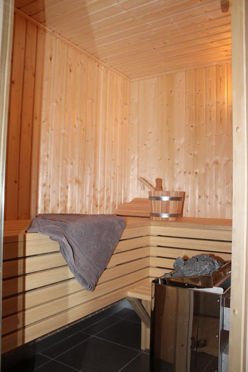 Fischer'S Ferienhaus Ruegen Mit Sauna Und Kamin Ummanz Ruang foto